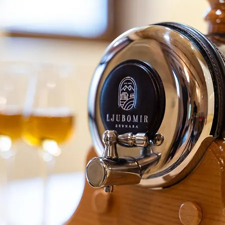 Brvnara Ljubomir, Planina Tara, 샬레 *