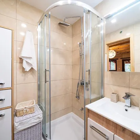 Brvnara Ljubomir, Planina Tara, 샬레 바레